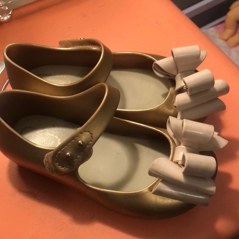 Mini Melissa gold size 9